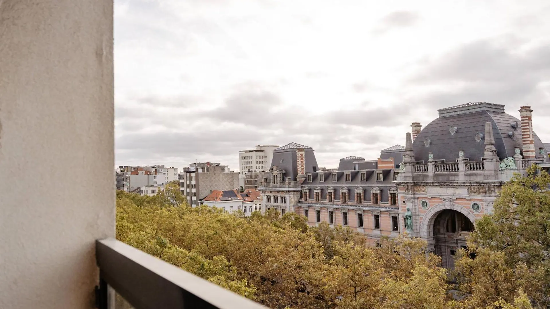 Prachtig Appartement Met Weids Uitzicht Op Aaa Locatie Antwerp Apartment
