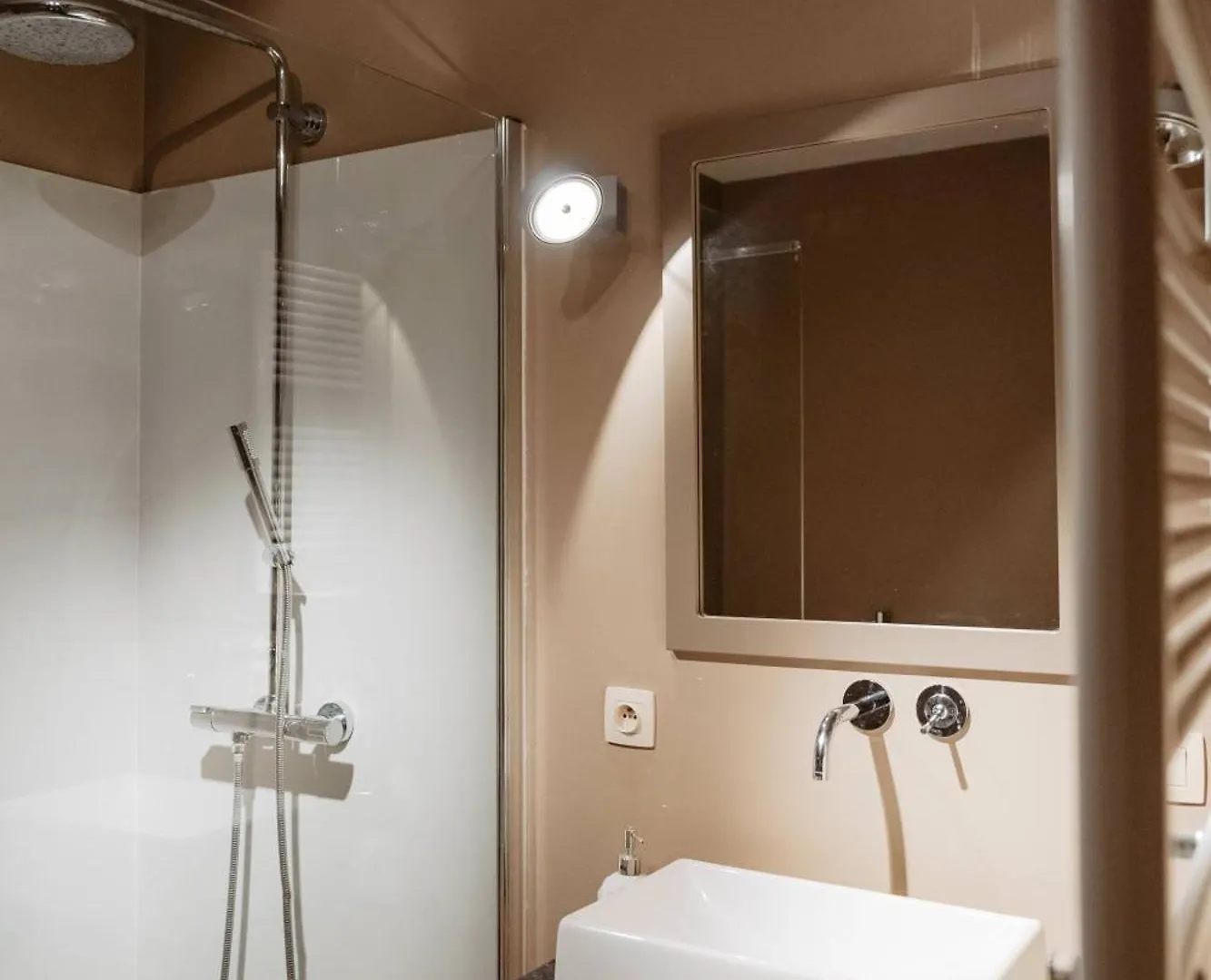 Prachtig Appartement Met Weids Uitzicht Op Aaa Locatie Antwerp Apartment